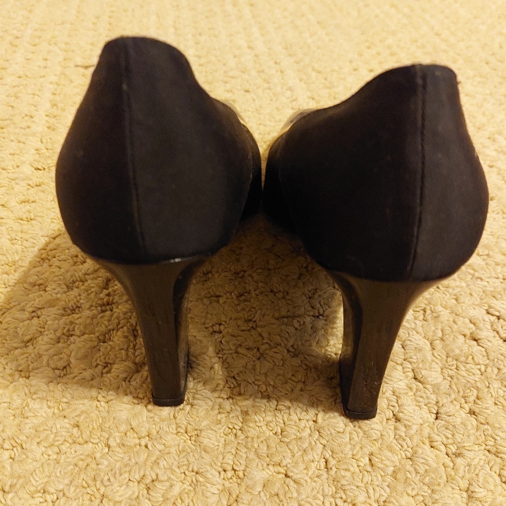 ST. JOHN - 2 1/2" Black Heels